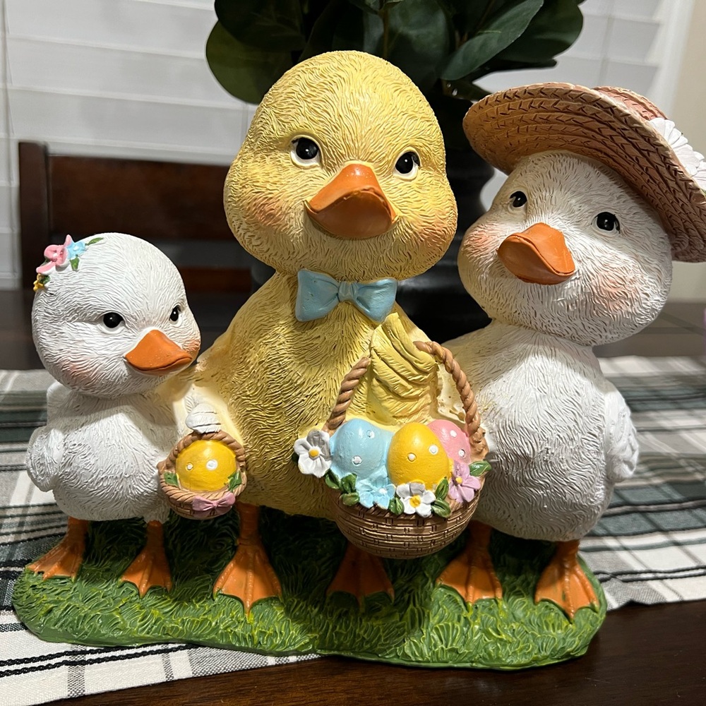 Easter/spring Duck Family Figurine - Yellow and White